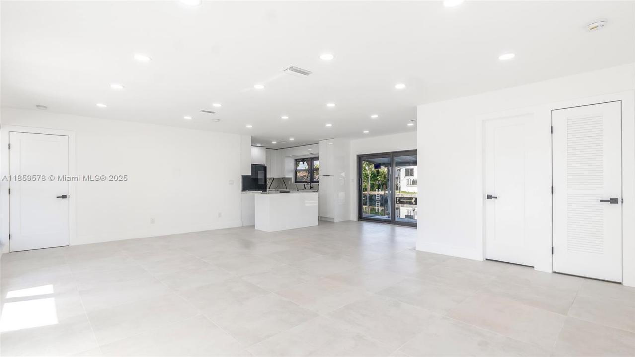 2417 NE 18th Ave, Wilton Manors, פלורידה 33305, ארצות הברית של אמריקה