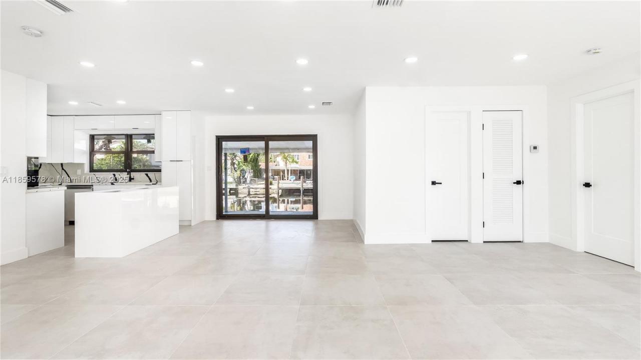 2417 NE 18th Ave, Wilton Manors, פלורידה 33305, ארצות הברית של אמריקה