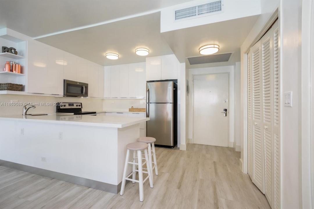 5601 Collins Ave 1204, Miami Beach, Florida 33140