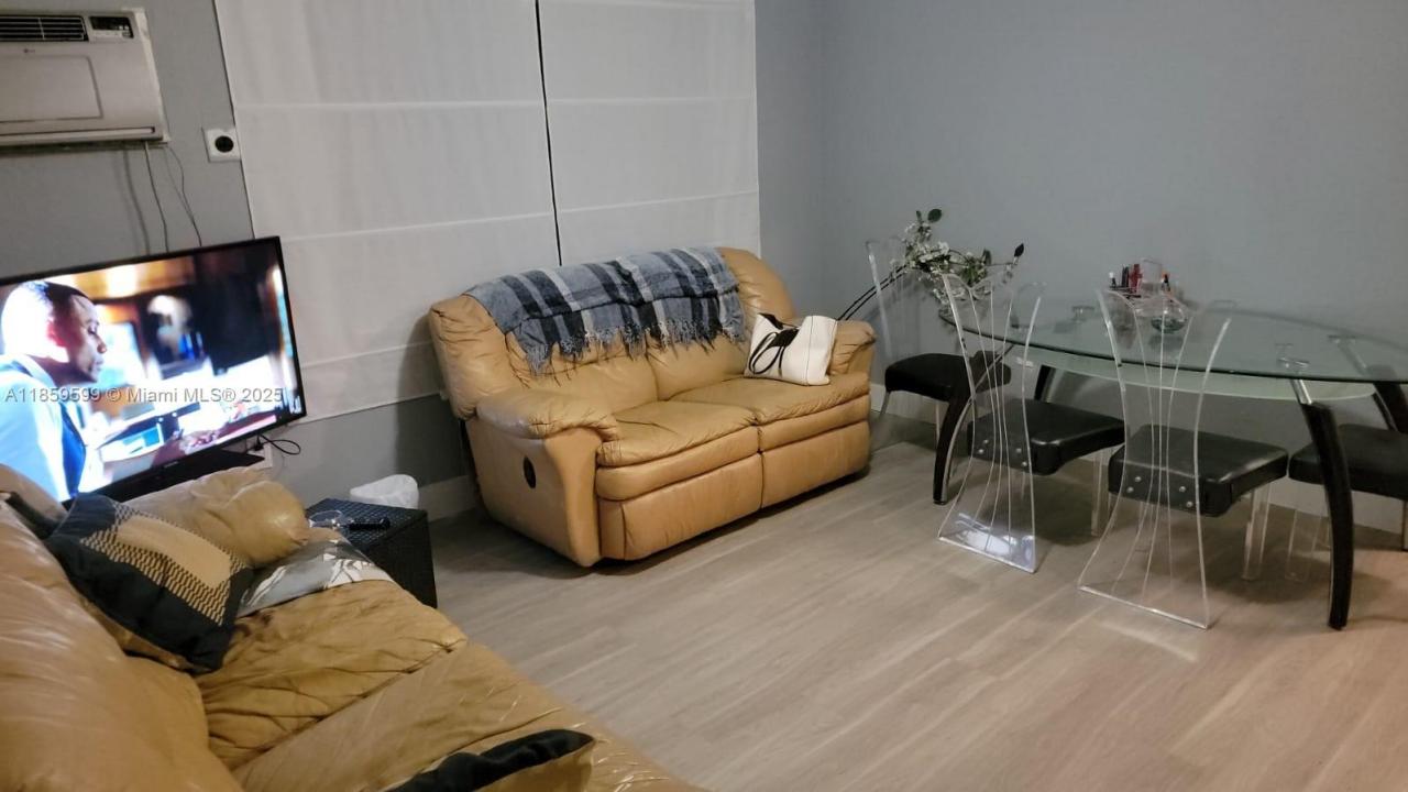 2530 NW 17th St, Fort Lauderdale, Florida 33311, HOA KỲ
