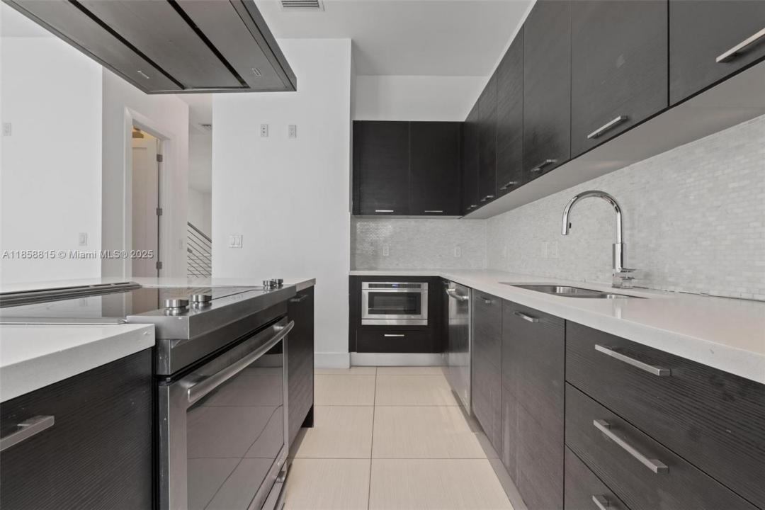 9161 NW 33rd St, Doral, Florida 33172, Amerika Birleşik Devletleri