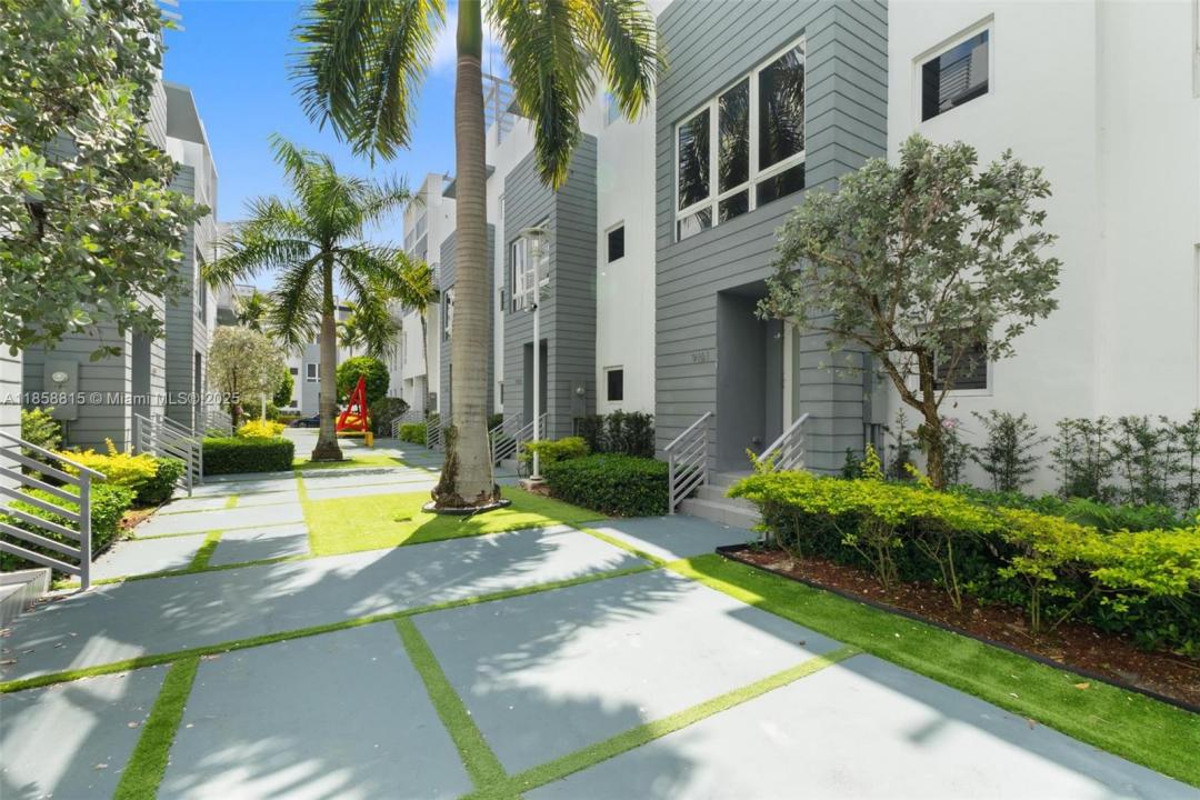 9161 NW 33rd St, Doral, Florida 33172, Amerika Birleşik Devletleri