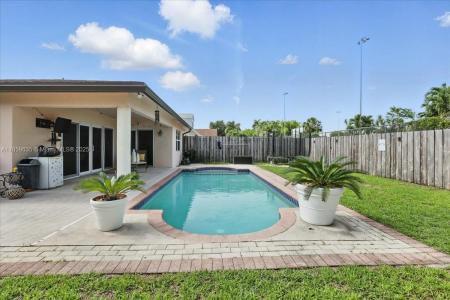 5874 SW 97th Ter, Cooper City, Florida 33328, USA
