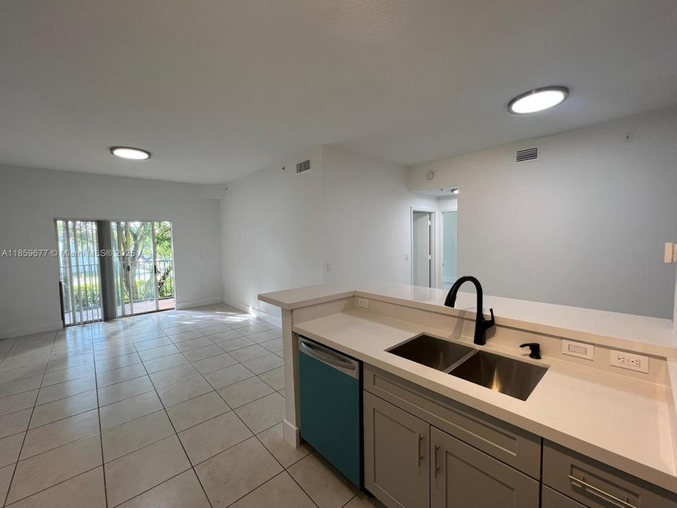 7220 NW 114th Ave 204, Doral, Florida 33178, Amerika Birleşik Devletleri
