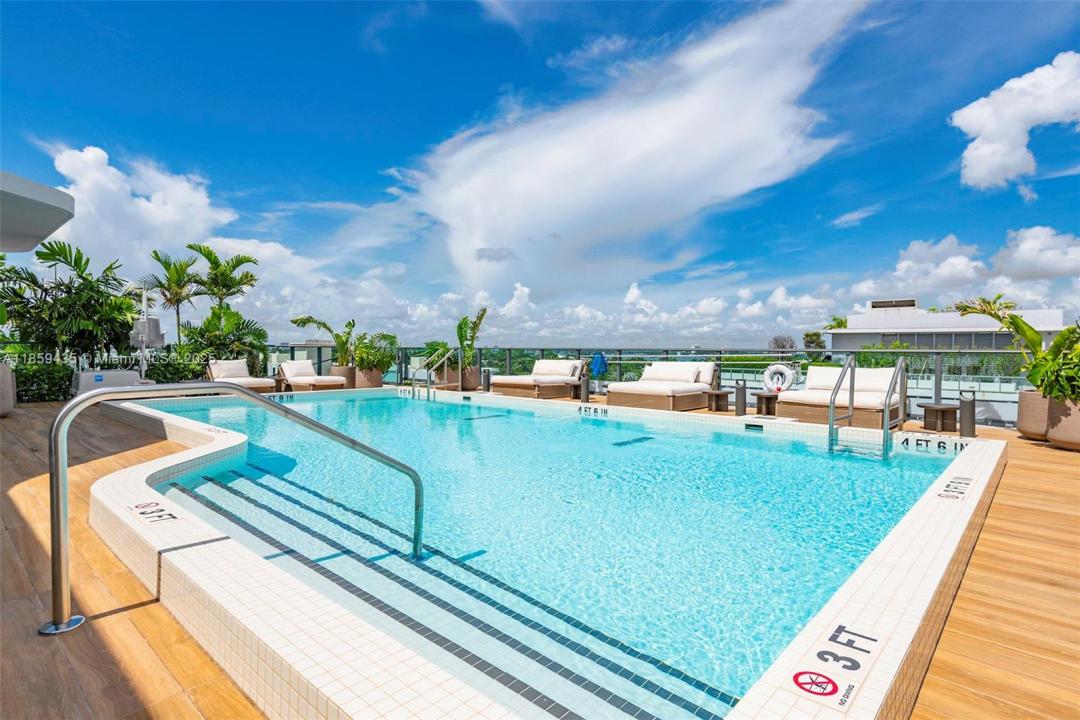 9901 W Bay Harbor 302, Bay Harbor Islands, 佛罗里达州 33154, 美国