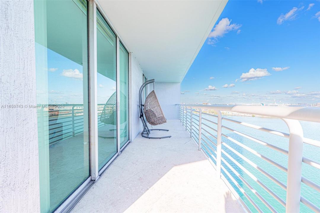 335 S Biscayne Blvd 2009, Miami, Flórida 33131, Estados Unidos