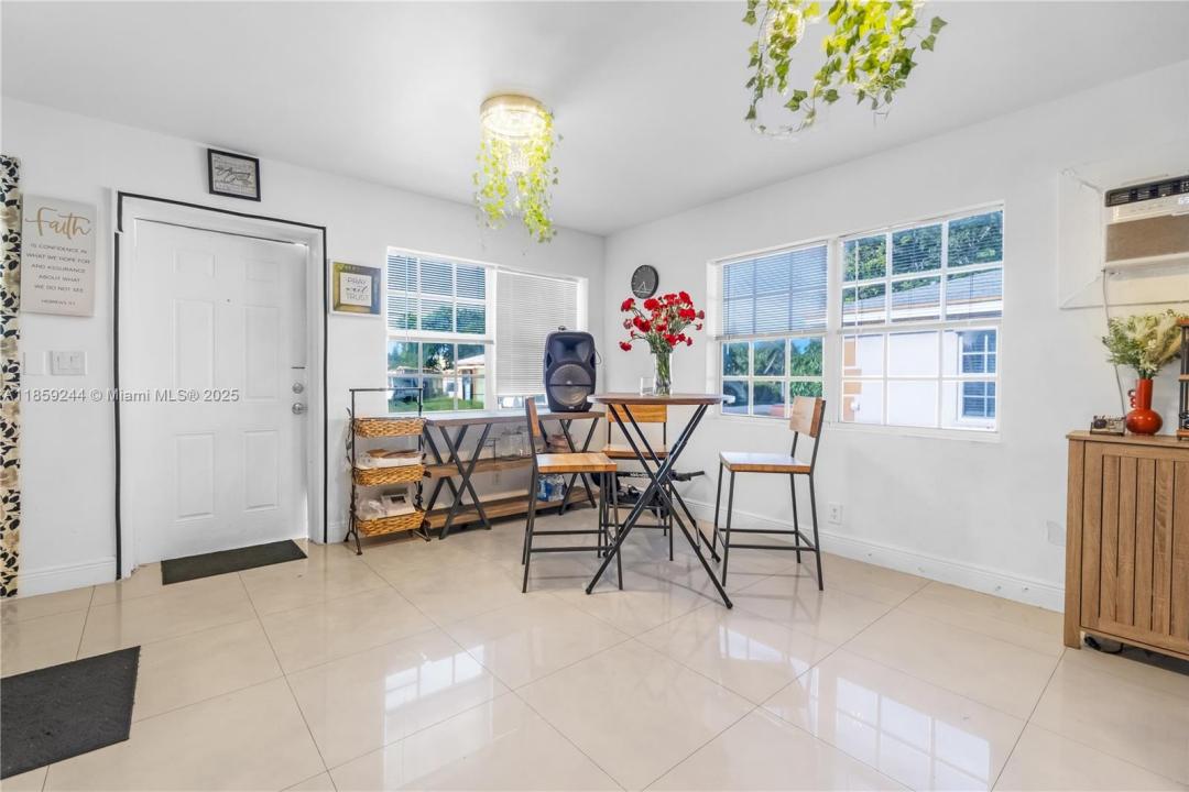 2128 Cleveland St, Hollywood, Флорида 33020, Соединенные Штаты