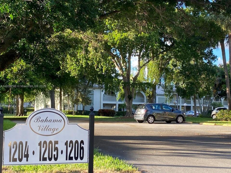 1206 Bahama Bnd C2, Coconut Creek, Florida 33066