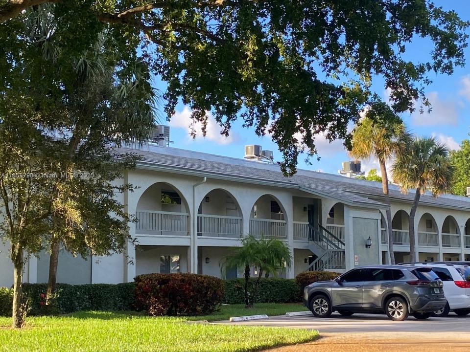 1206 Bahama Bnd C2, Coconut Creek, Florida 33066