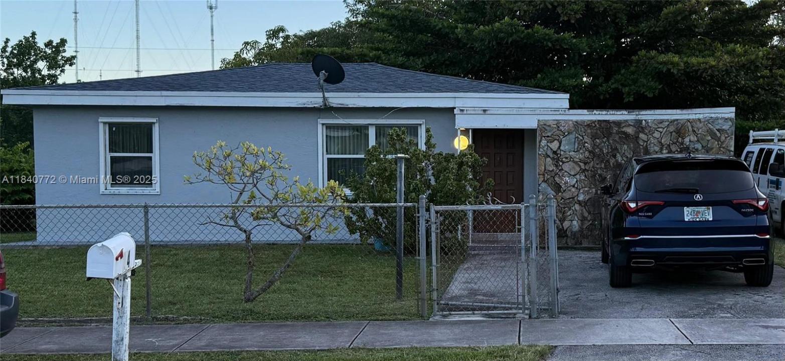 24 Miami Gardens Rd, West Park, פלורידה 33023, ארצות הברית של אמריקה