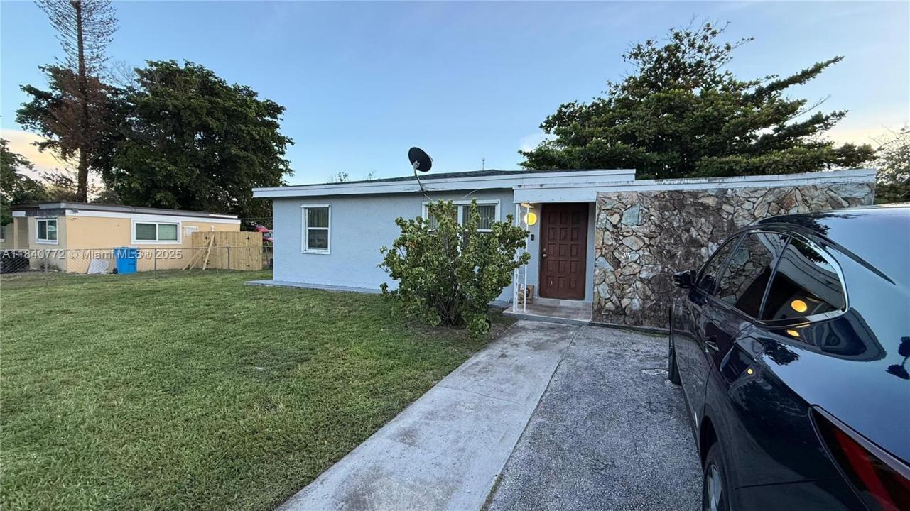 24 Miami Gardens Rd, West Park, פלורידה 33023, ארצות הברית של אמריקה
