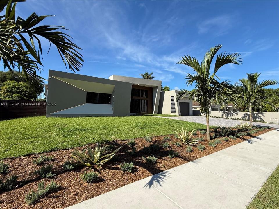 45 NW 158th St, Unincorporated Dade County, Florida 33169