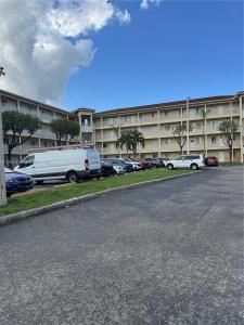 6940 NW 179th St 405-7, Hialeah, Florida 33015, USA