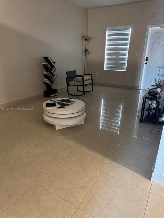 6940 NW 179th St 405-7, Hialeah, Florida 33015, HOA KỲ