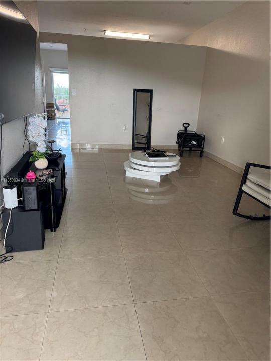 6940 NW 179th St 405-7, Hialeah, Florida 33015, HOA KỲ