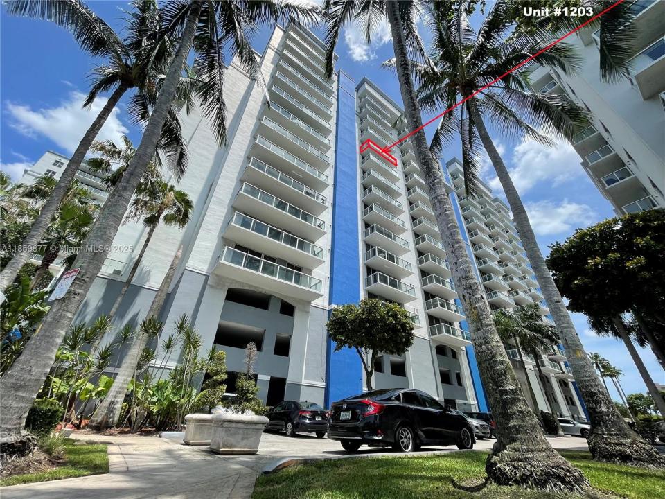 5085 NW 7th St 1203, Miami, Флорида 33126, Соединенные Штаты
