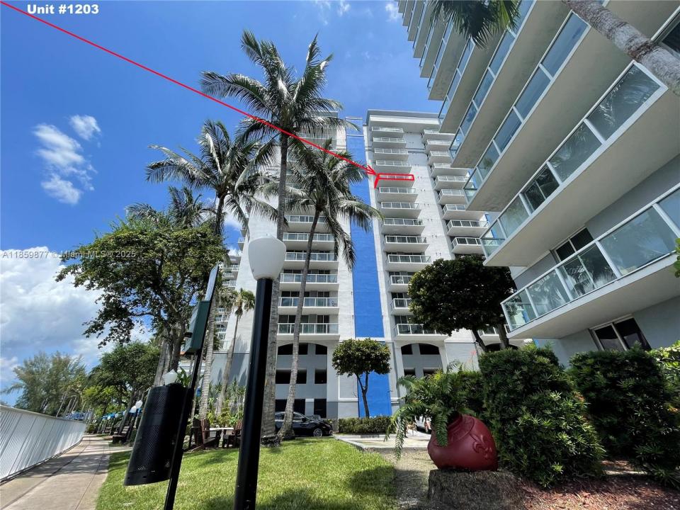 5085 NW 7th St 1203, Miami, Флорида 33126, Соединенные Штаты