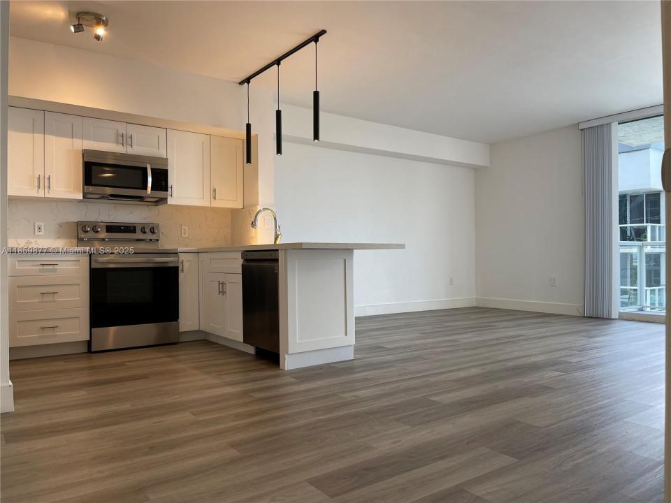 5085 NW 7th St 1203, Miami, Флорида 33126, Соединенные Штаты