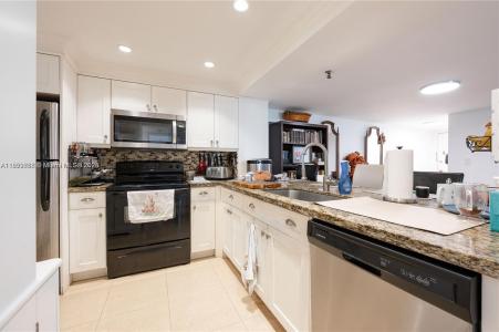 1621 Collins Ave 302, Miami Beach, Florida 33139, USA