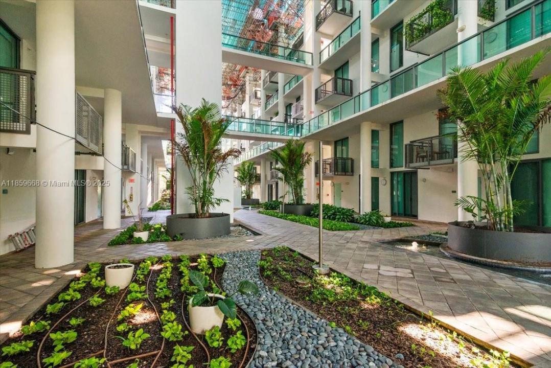 6000 Collins Ave 146, Miami Beach, Floride 33140, États-Unis