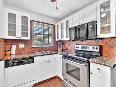 8020 N Sunrise Lakes Dr 110, Sunrise, Florida 33322, USA