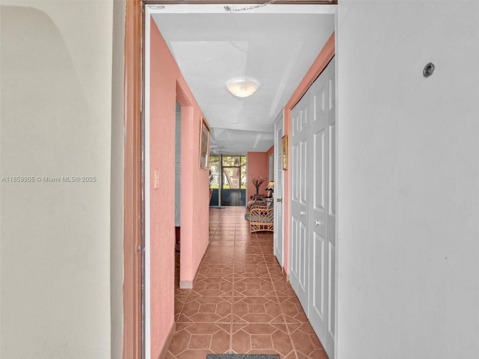 8020 N Sunrise Lakes Dr 110, Sunrise, フロリダ 33322, アメリカ合衆国
