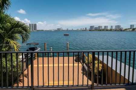 North Miami Beach, Florida 33160, USA