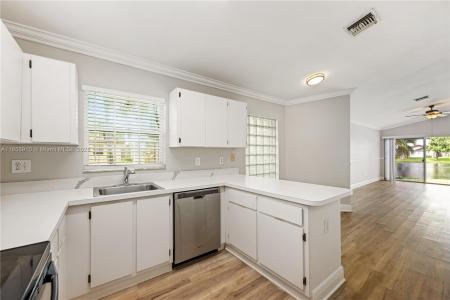 510 NW 108th Ter, Pembroke Pines, Florida 33026, USA