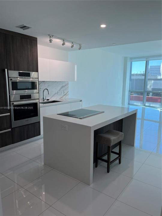 851 NE 1st Ave 906, Miami, פלורידה 33132, ארצות הברית של אמריקה 