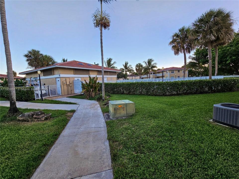 10137 Twin Lakes Dr 2-E, Coral Springs, Floryda 33071, USA