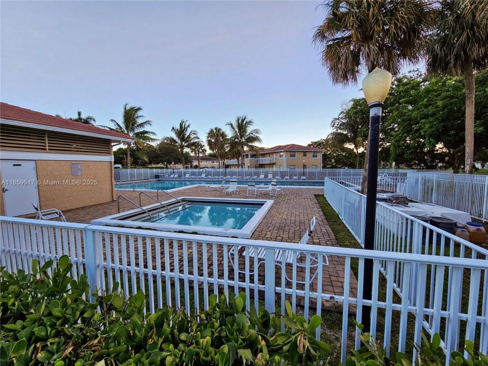 10137 Twin Lakes Dr 2-E, Coral Springs, Floryda 33071, USA
