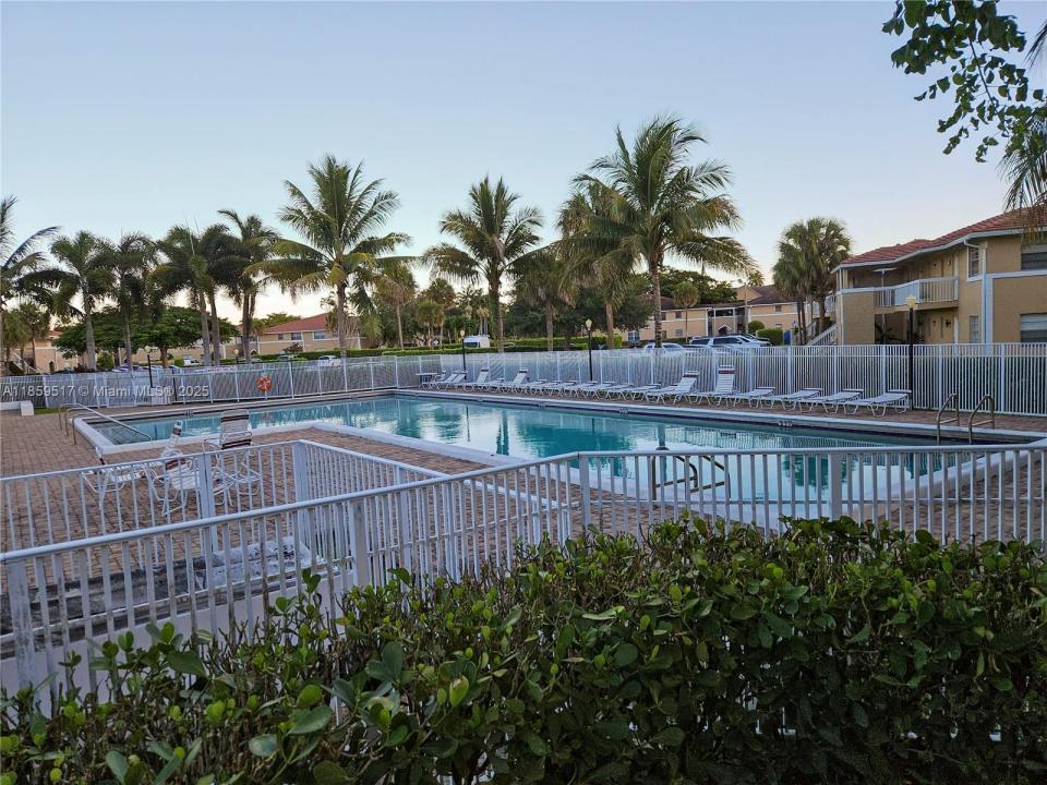10137 Twin Lakes Dr 2-E, Coral Springs, Floryda 33071, USA