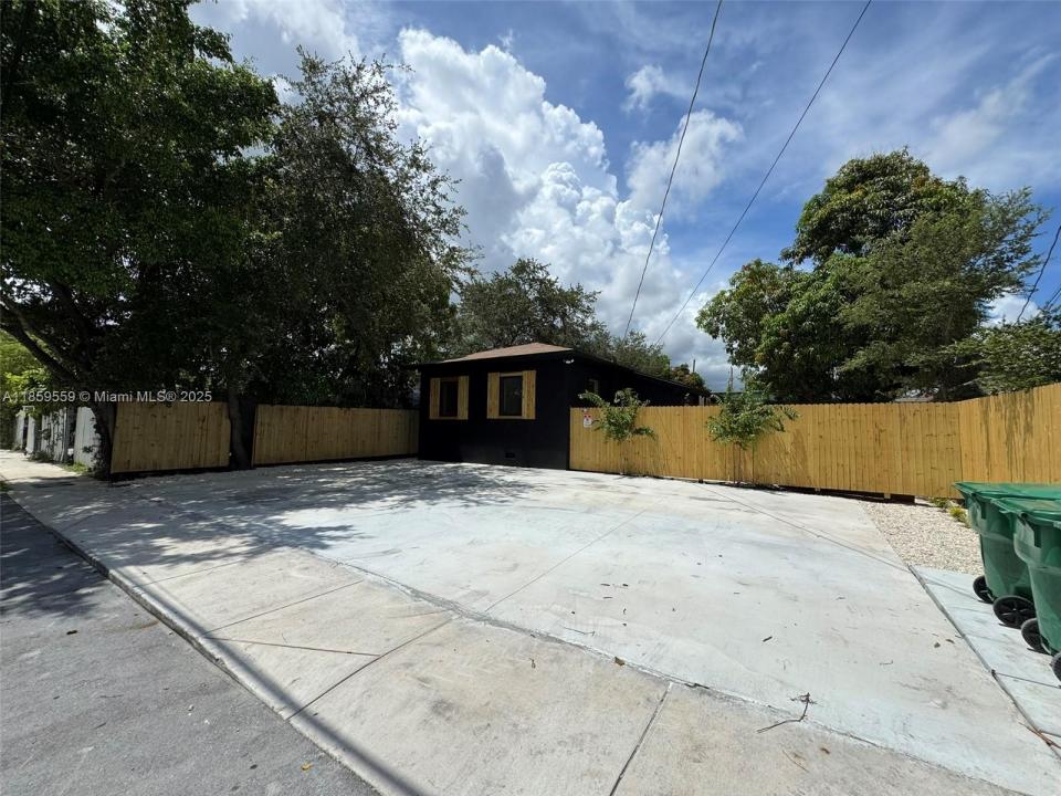 3 NE 70th St 3, Miami, Florida 33138