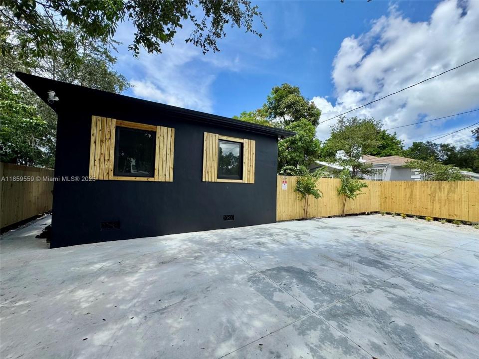 3 NE 70th St 3, Miami, Florida 33138