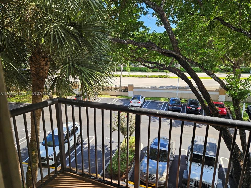 8701 Wiles Rd 305, Coral Springs, Floryda 33067, USA