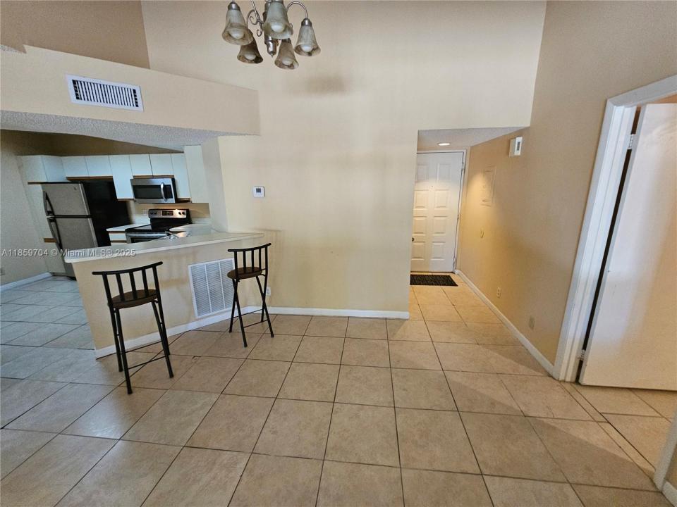 8701 Wiles Rd 305, Coral Springs, Floryda 33067, USA