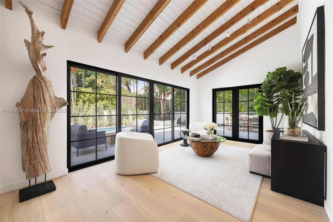 6811 Riviera Dr, Coral Gables, Florida 33146