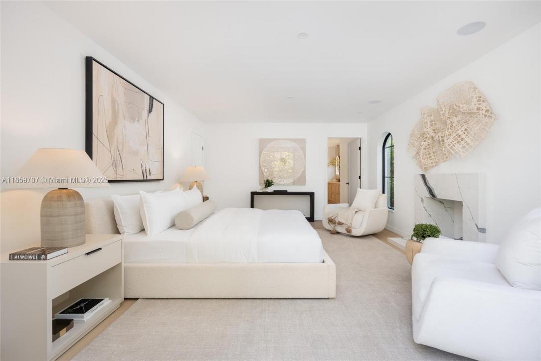 6811 Riviera Dr, Coral Gables, Florida 33146