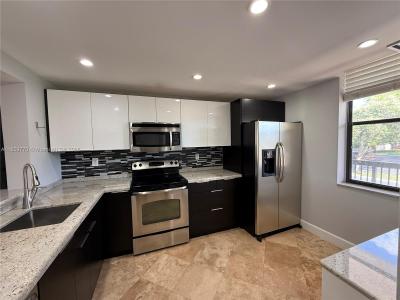 2767 S Carambola Cir S 201, Coconut Creek, Florida 33066, USA