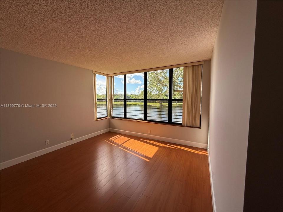 2767 S Carambola Cir S 201, Coconut Creek, Floryda 33066, USA