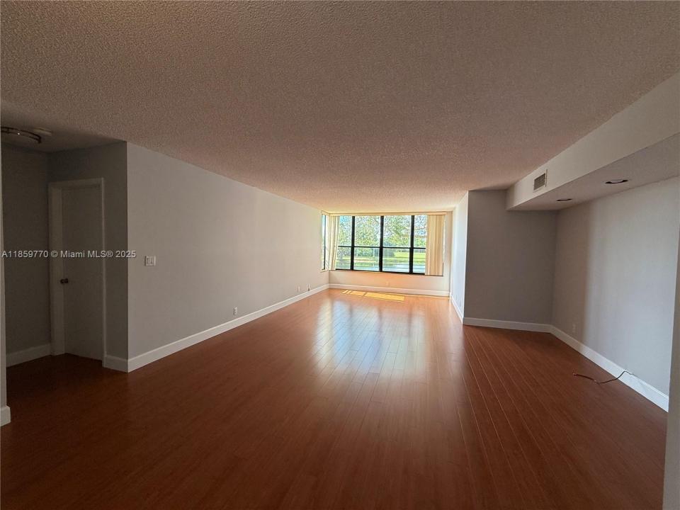 2767 S Carambola Cir S 201, Coconut Creek, Floryda 33066, USA