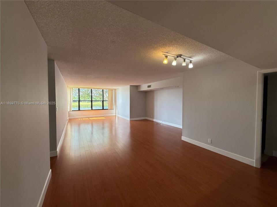 2767 S Carambola Cir S 201, Coconut Creek, Floryda 33066, USA