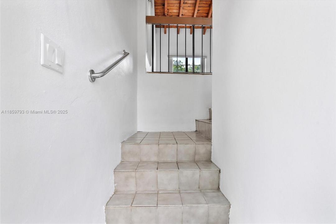 10542 NW 7th Ter B7, Miami, フロリダ 33172, アメリカ合衆国