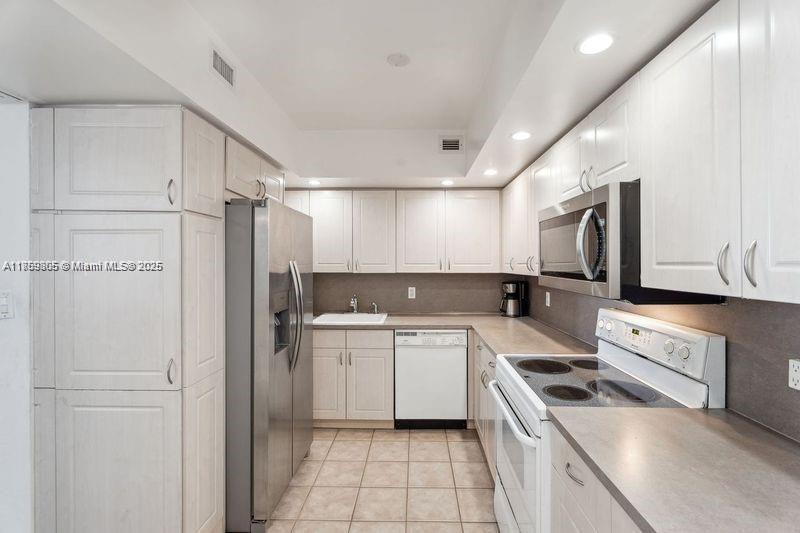 5600 Collins Ave 12H, Miami Beach, Florida 33140