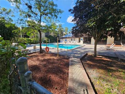 8429 Forest Hills Dr 305, Coral Springs, Florida 33065, USA
