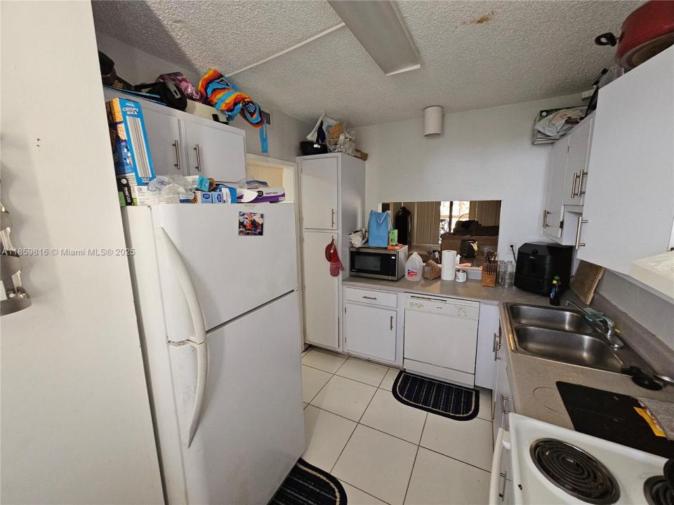 8429 Forest Hills Dr 305, Coral Springs, Floryda 33065, USA