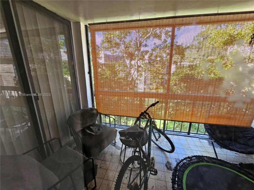 8429 Forest Hills Dr 305, Coral Springs, Floryda 33065, USA