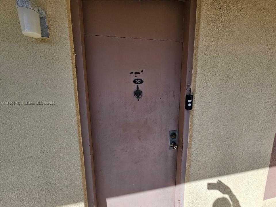 8429 Forest Hills Dr 305, Coral Springs, Floryda 33065, USA