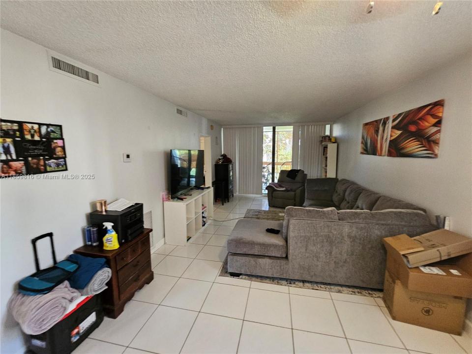 8429 Forest Hills Dr 305, Coral Springs, Floryda 33065, USA