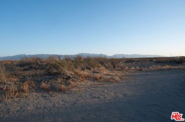 Lessing Avenue, Adelanto, California 92301, Estados Unidos